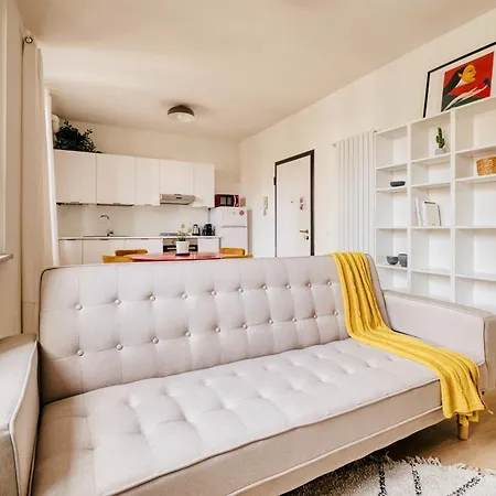 Just Urban - Modern And Strategic 1-br Flat D - Station