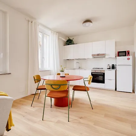 Just Urban - Modern And Strategic 1-br Flat D - Station Daire Milano