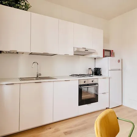 Just Urban - Modern And Strategic 1-br Flat D - Station Milano