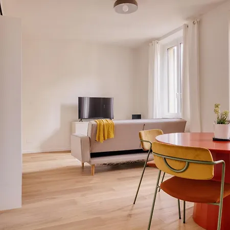 Just Urban - Modern And Strategic 1-br Flat D - Station